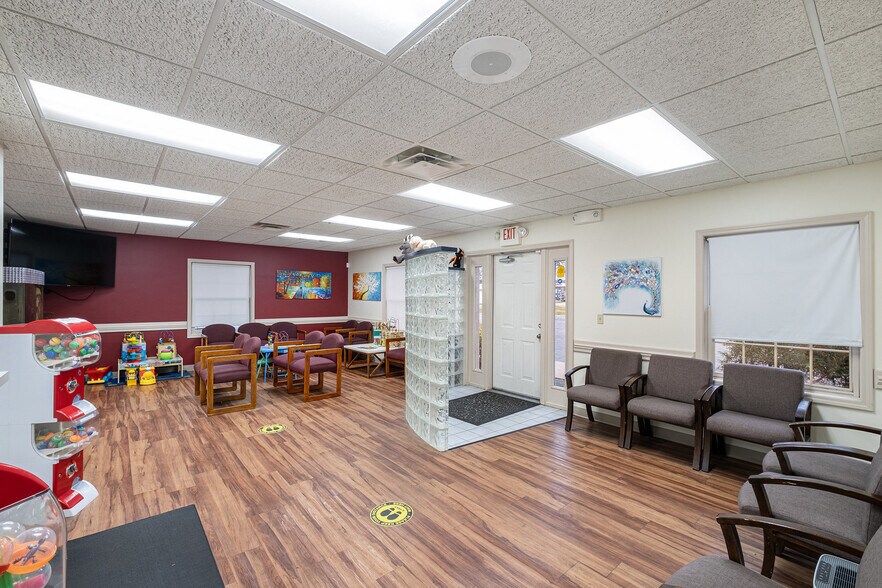 More Photos Of 1063 W Hill Rd, Flint Medical For Sale