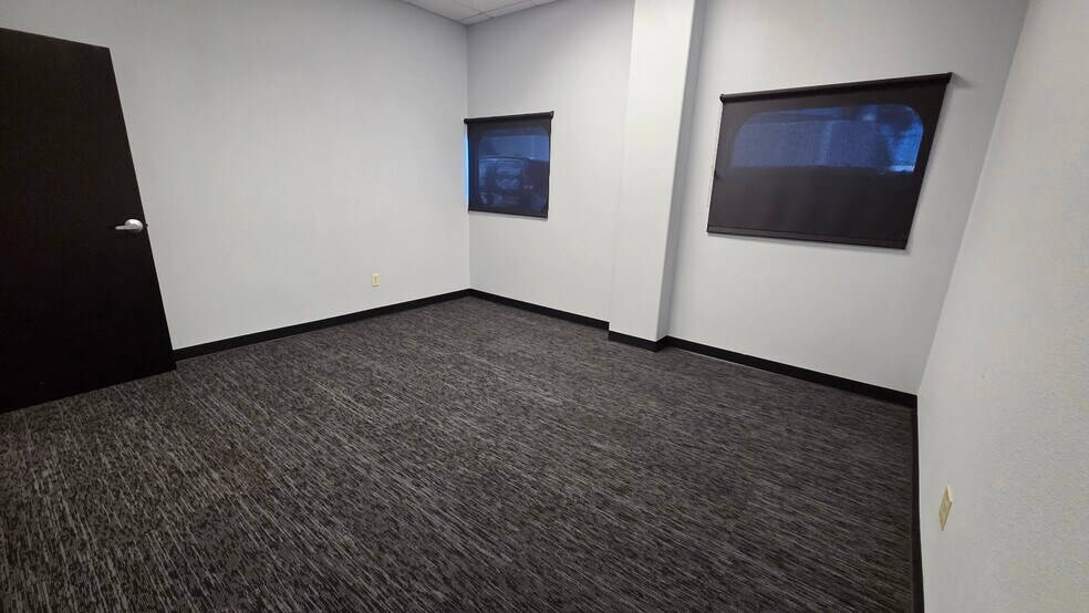 More Photos Of 4670 Polaris Ave, Las Vegas Office For Lease