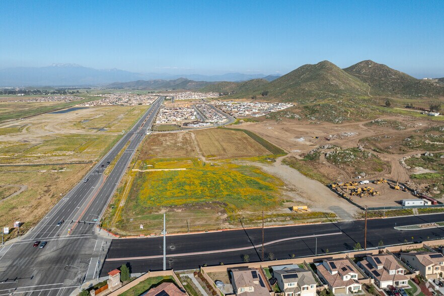 More Photos Of SEC Domenigoni Rd & Leon Rd, Winchester General Retail For Lease