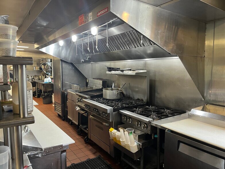 More Photos Of 6 Hartland Blvd, East Hartland Restaurant For Sale