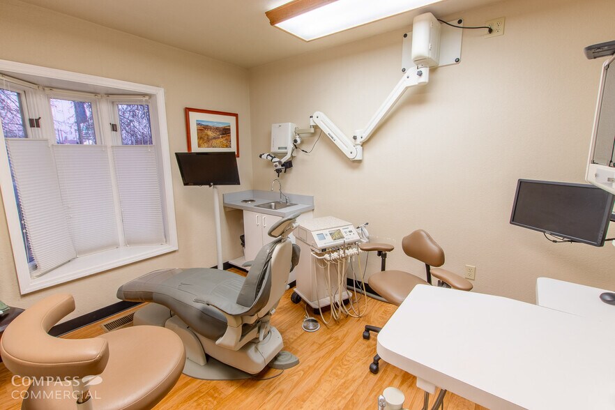 More Photos Of 207 NW 6th St, Redmond Medical For Sale