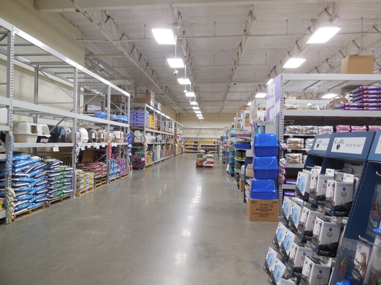 More Photos Of 318 N Sunrise Ave, Roseville Freestanding For Lease