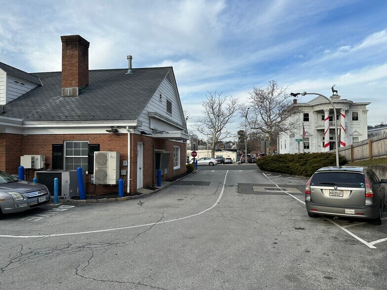 More Photos Of 1025 Brown St, Peekskill Bank For Lease