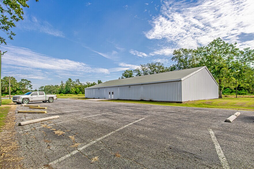 Primary Photo Of 1719 Huffman-Eastgate Rd, Huffman Showroom For Sale