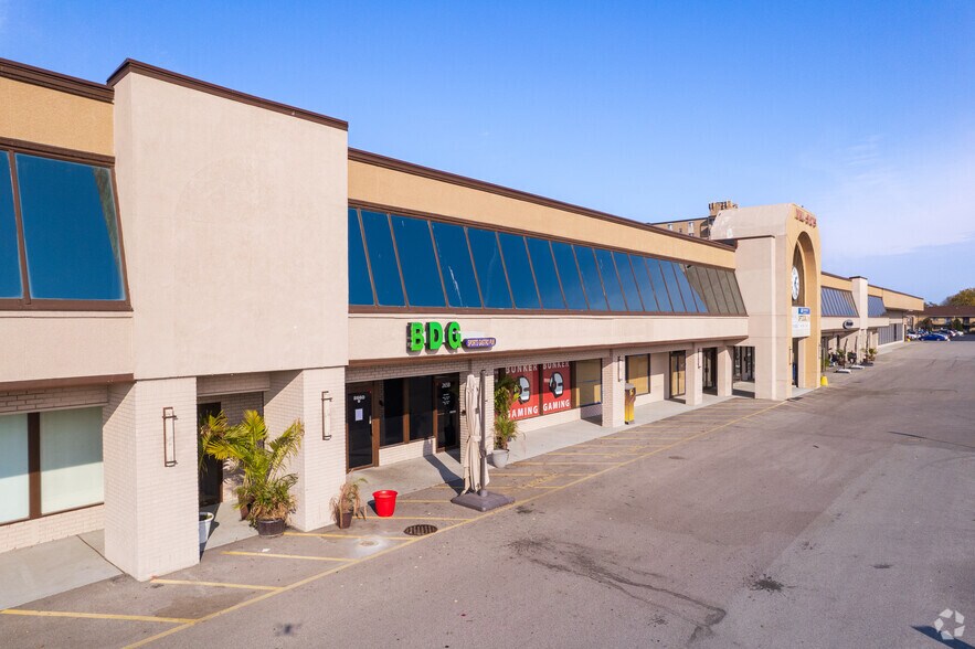More Photos Of 2614-2678 W Golf Rd, Glenview General Retail For Lease