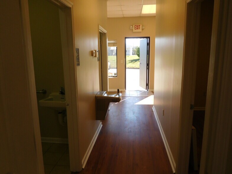 More Photos Of 2365 Monroe Dr, Gainesville Warehouse For Lease