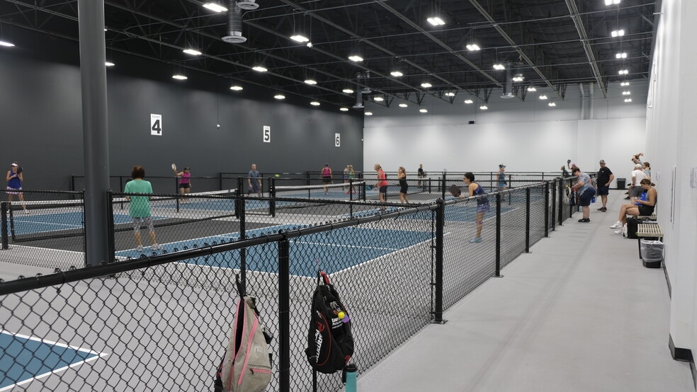 More Photos Of 868 N Gilbert Rd, Gilbert Freestanding For Lease