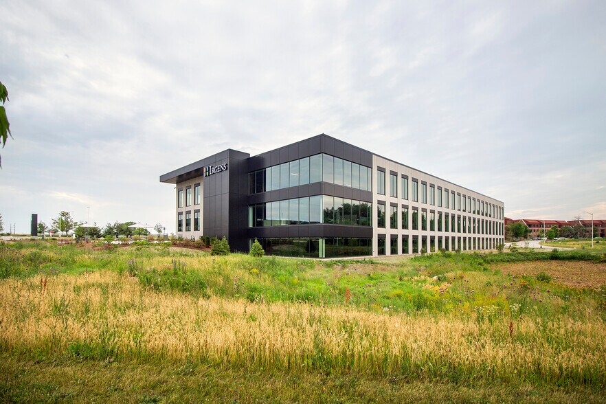 More Photos Of 1401 Discovery Pky, Milwaukee Office For Lease