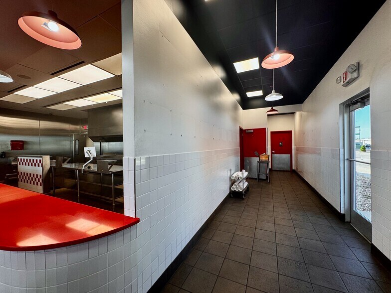 More Photos Of 5015 Hinkleville Rd, Paducah Restaurant For Lease