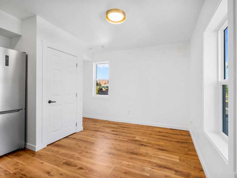 More Photos Of 525 SW 4th Ave, Canby Apartments For Sale