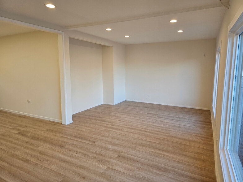 More Photos Of 1129 E Broadway, Glendale Freestanding For Lease