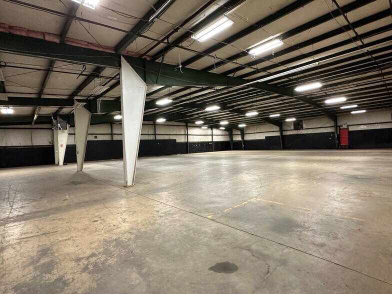 More Photos Of 100 Aiken St, Cartersville Manufacturing For Lease