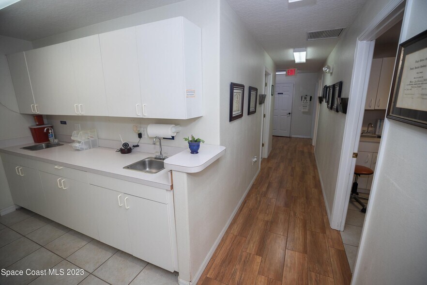 More Photos Of 4030 Minton Rd, Melbourne Office For Sale