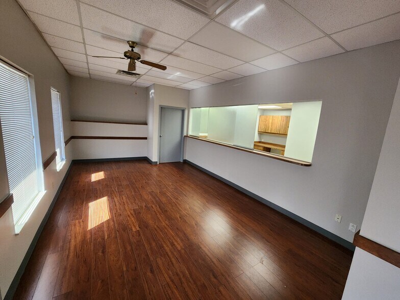 More Photos Of 15055 East Fwy, Channelview Medical For Lease