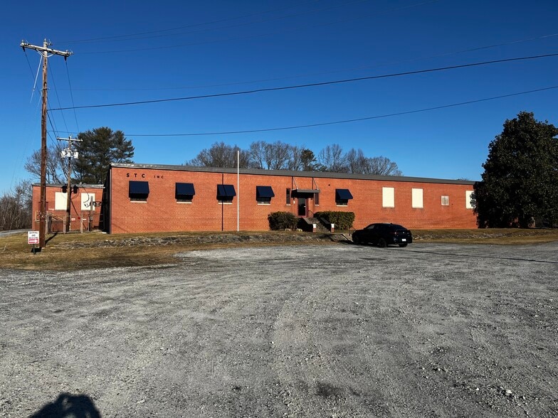 Primary Photo Of 1495 N Main St, Hendersonville Industrial For Lease