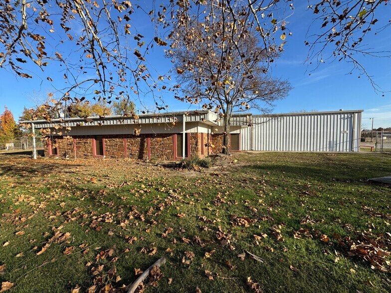 More Photos Of 28677 Amah Pkwy, Claremore Manufacturing For Lease