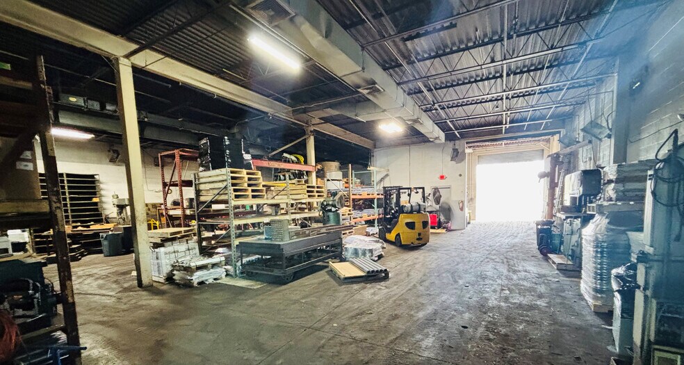 More Photos Of 12700 Inkster Rd, Redford Township Manufacturing For Sale