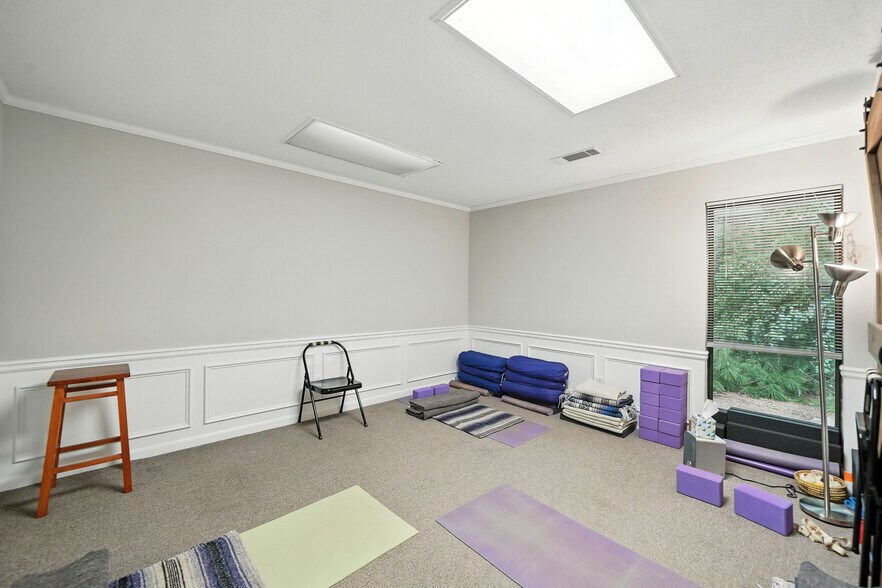 More Photos Of 11285 Elkins Rd, Roswell Office Residential For Sale