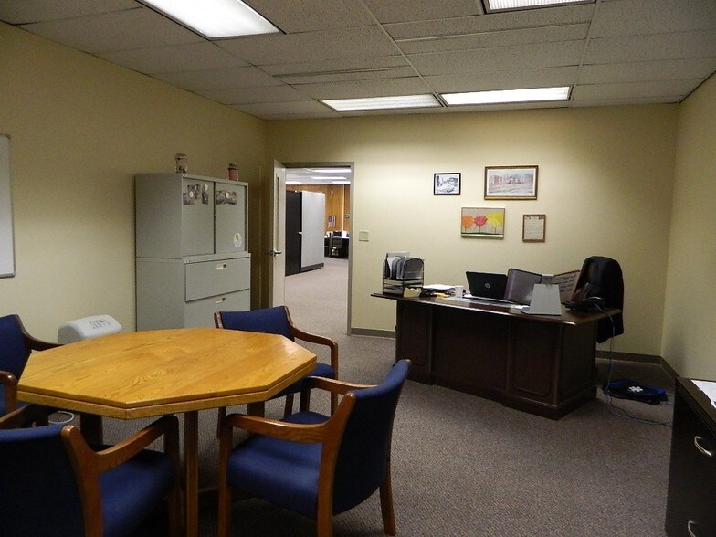 More Photos Of 1091 Broad St, Johnstown Office For Sale