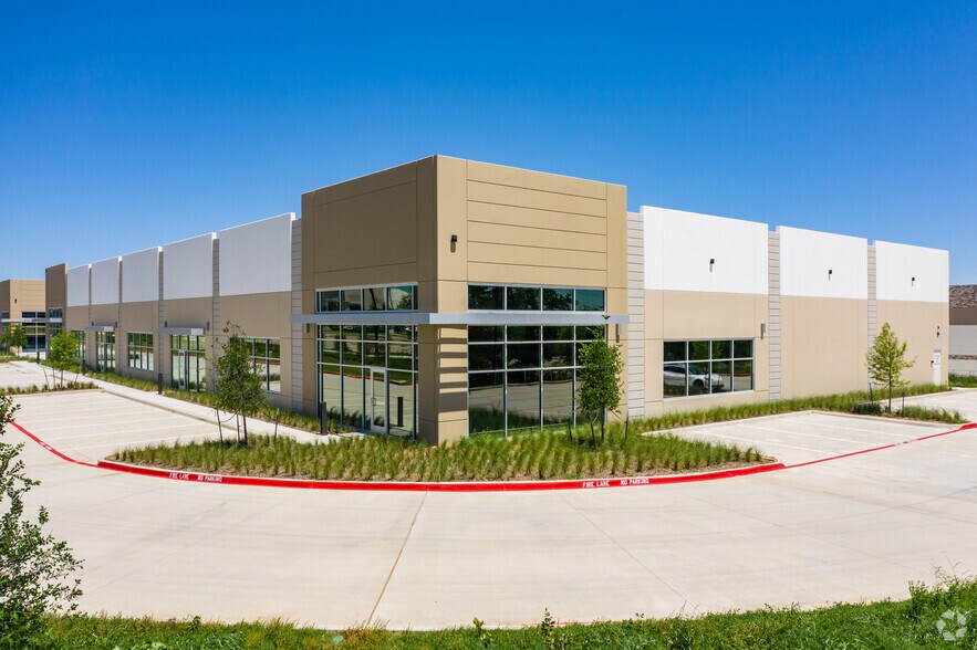 More Photos Of 400 Gerault Rd, Flower Mound Warehouse For Sale