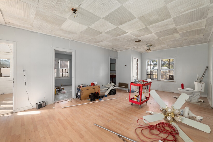 More Photos Of 1007 25th St, Ocala General Retail For Sale