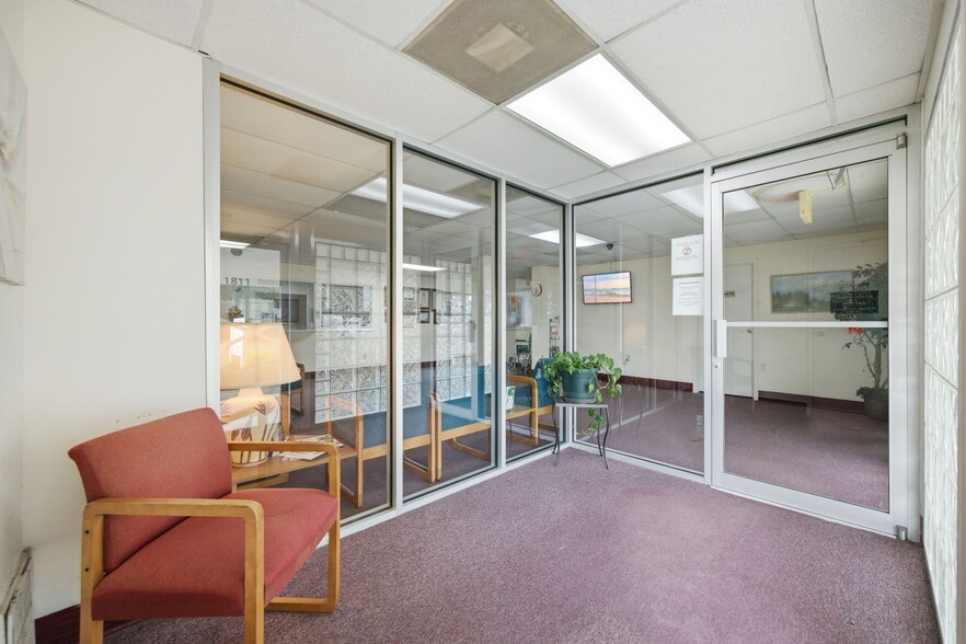 More Photos Of 1811 Bayshore Gardens Pky, Bradenton Medical For Sale