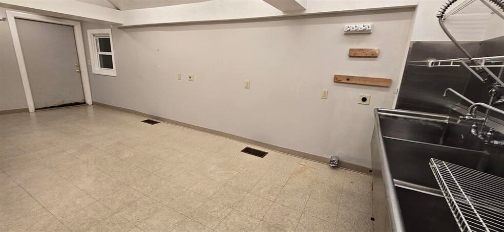 More Photos Of 31 Central Square, Troy Storefront Retail Residential For Lease