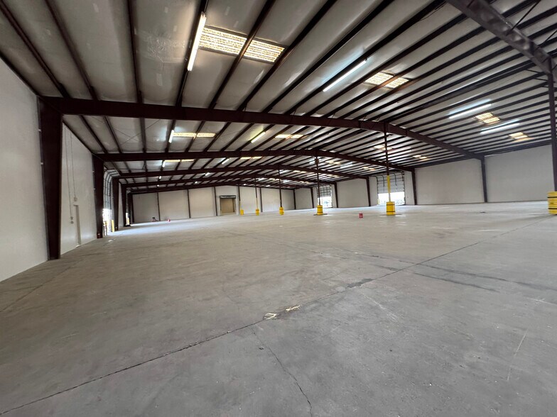 More Photos Of 8407 San Lorenzo Dr, Laredo Industrial For Lease