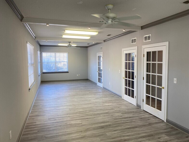 More Photos Of 6817 Southpoint Pky, Jacksonville Loft Creative Space For Lease