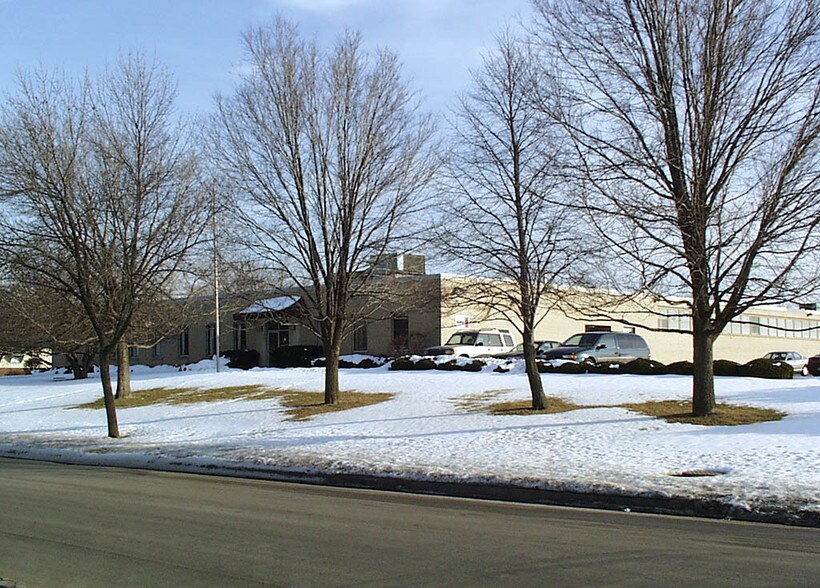 More Photos Of 2659 Wisconsin Ave, Downers Grove Manufacturing For Lease