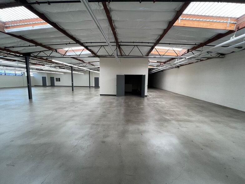 Primary Photo Of 1926 E 14th St, Los Angeles Warehouse For Lease