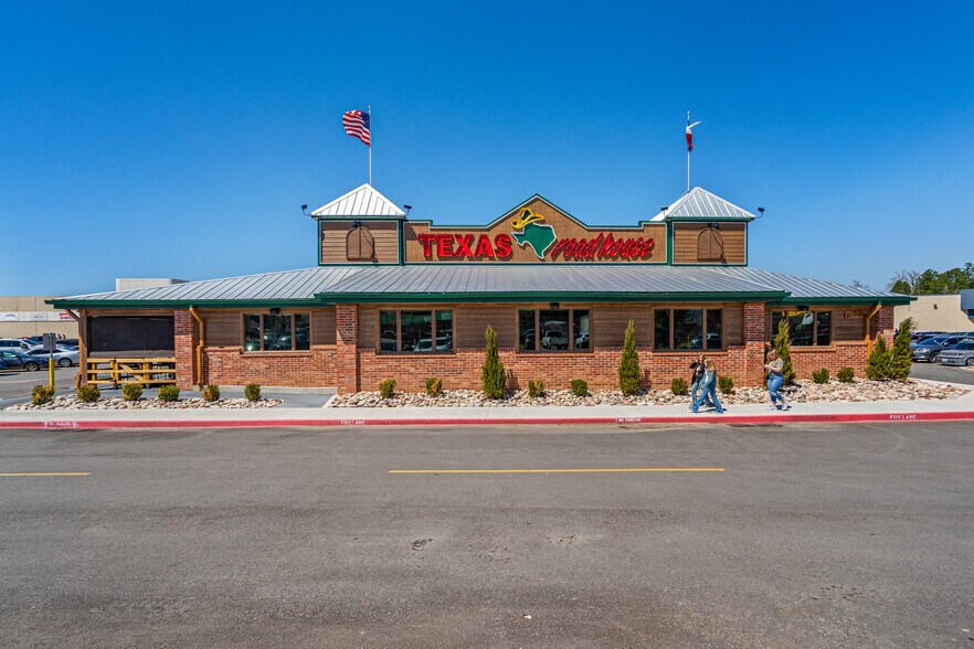 More Photos Of 4600 S Medford Dr, Lufkin Department Store For Sale