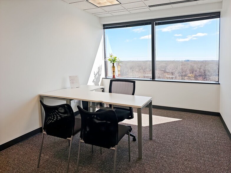 More Photos Of 2150 E Lake Cook Rd, Buffalo Grove Coworking Space
