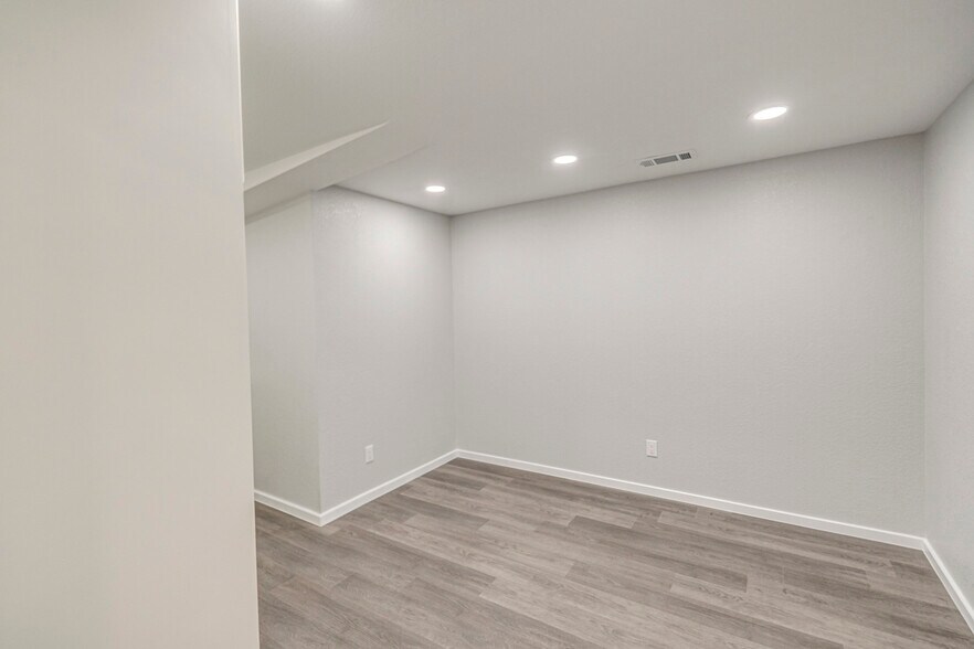 More Photos Of 5268/5450 N FM 866, Odessa Warehouse For Sale