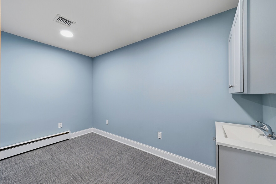 More Photos Of 333 Spotswood Englishtown Rd, Monroe Township Medical For Sale