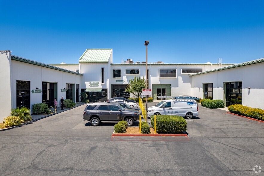 More Photos Of 6723-6743 Variel Ave, Canoga Park Light Manufacturing For Lease