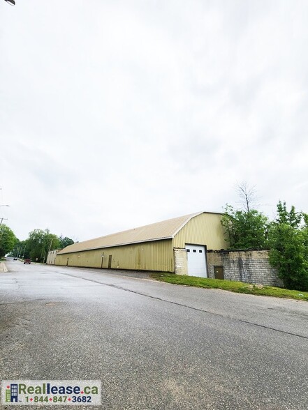 More Photos Of 37 E Victoria St, North Huron Sports And Entertainment For Lease