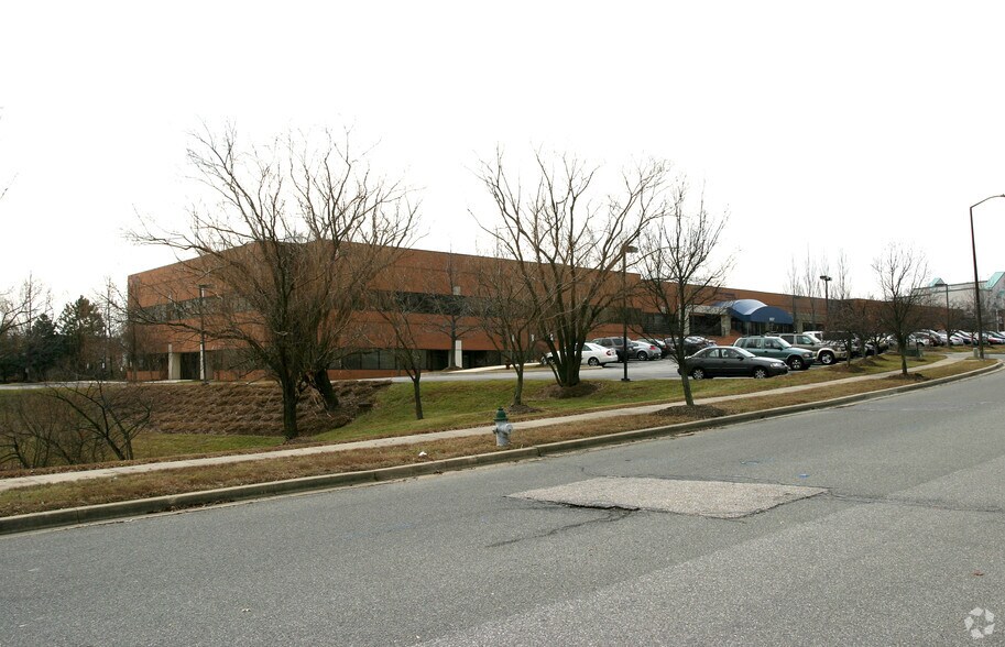 More Photos Of 8003-8039 Laurel Lakes Ct, Laurel Light Distribution For Lease