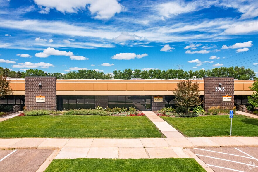 More Photos Of 3850 N Annapolis Ln, Plymouth Unknown For Lease