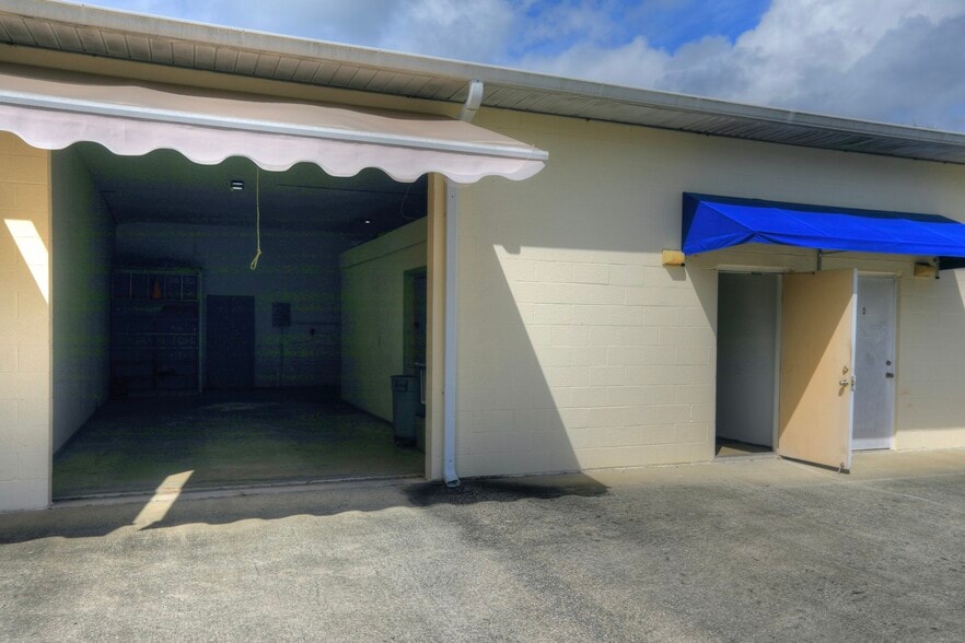 More Photos Of 637 2nd Ln, Vero Beach Flex For Sale