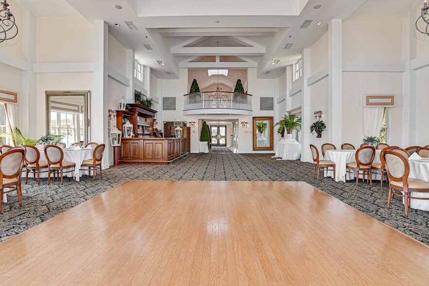 More Photos Of 56-58 S Bay Ave, Eastport Restaurant For Sale