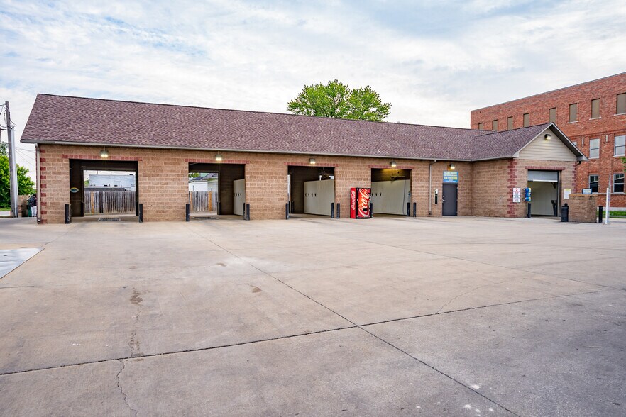More Photos Of 301 W Coates St, Moberly Specialty For Sale