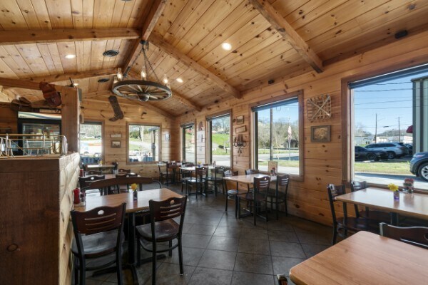 More Photos Of 601 N 1st St, Pulaski Restaurant For Sale