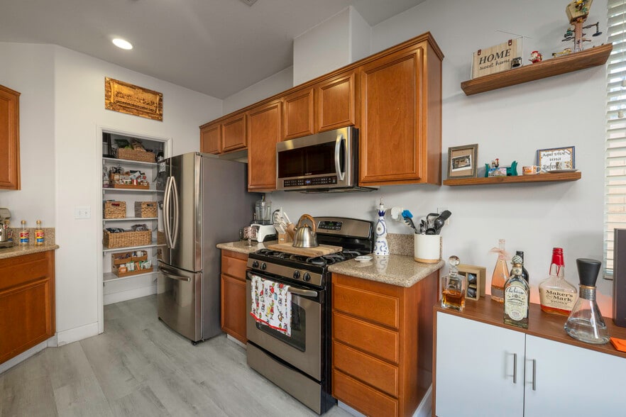 More Photos Of 10997 Cedarhurst Way, Riverside Multifamily For Sale