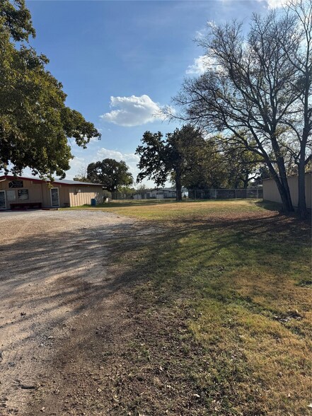 More Photos Of 1300 Liberty School Rd, Azle General Retail For Lease