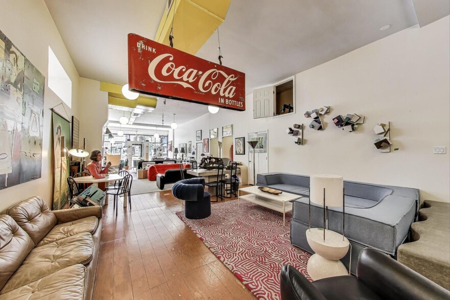 More Photos Of 918 N Ashland Ave, Chicago General Retail For Lease