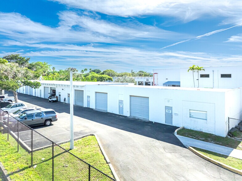 More Photos Of 2413 N Federal Hwy, Delray Beach Storefront Retail Residential For Lease