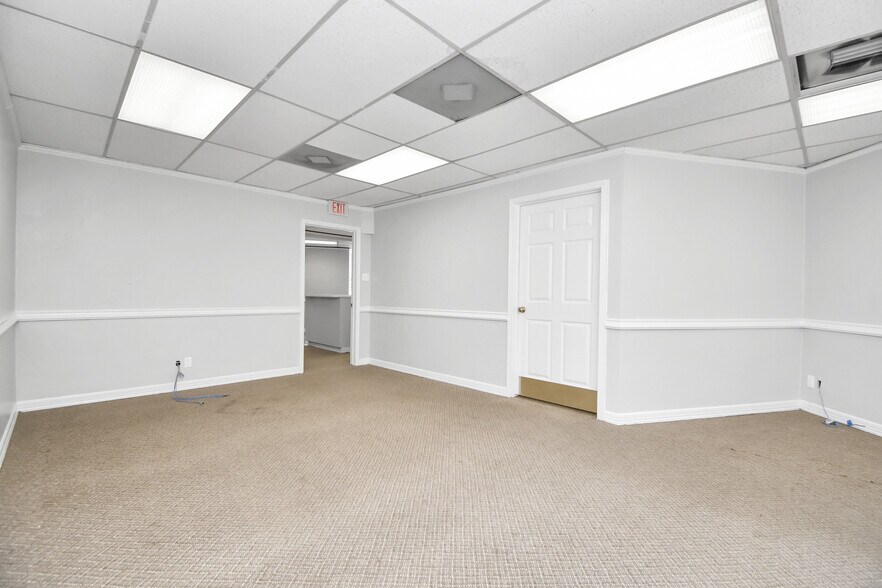 More Photos Of 703 Everett St, Conroe Office Residential For Sale