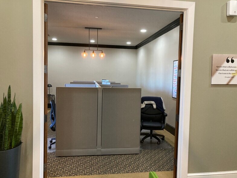 More Photos Of 1531 E Bradford Pky, Springfield Medical For Lease