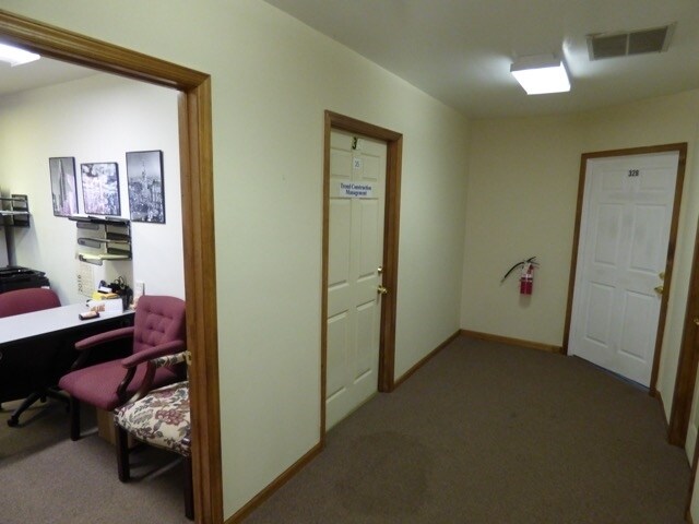More Photos Of 1967 Lincoln Hwy, Edison Office For Sale